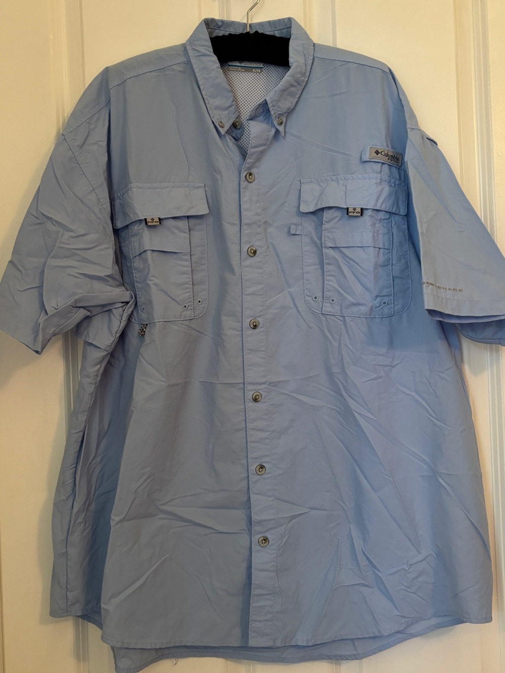 Columbia - Men’s Short Sleeve PFG Fishing Shirt - Light Blue. Size XL. Pockets